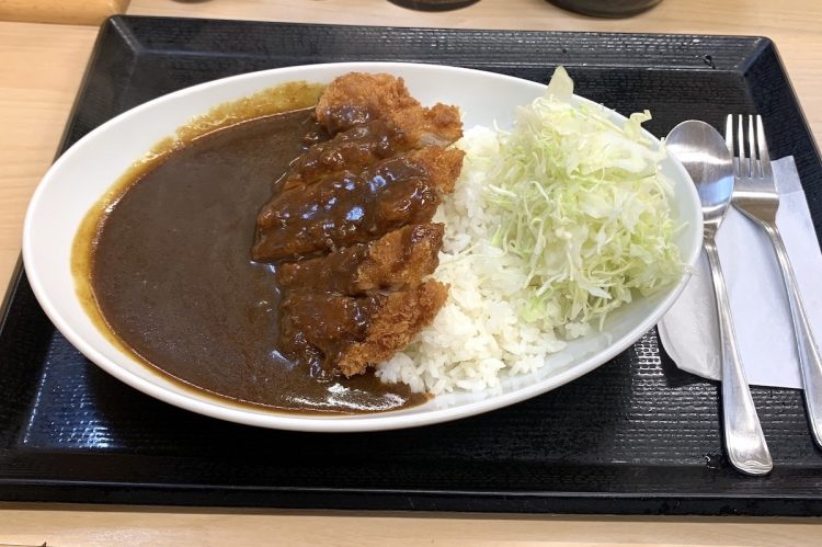 かつやの『カツカレー（梅）』（715円）