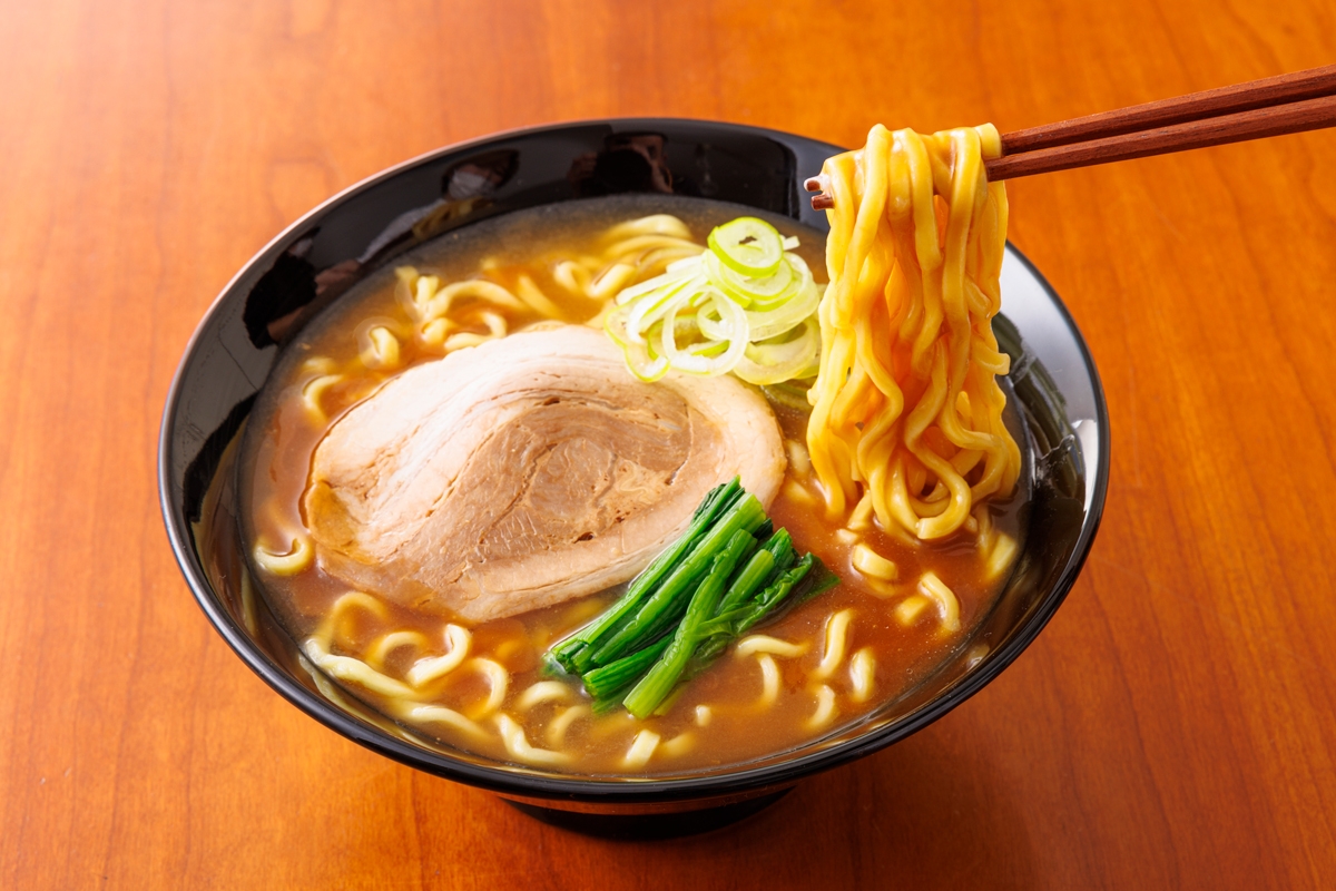 本当にウマい袋麺調査・とんこつ編】濃いスープと歯ごたえのある麺の