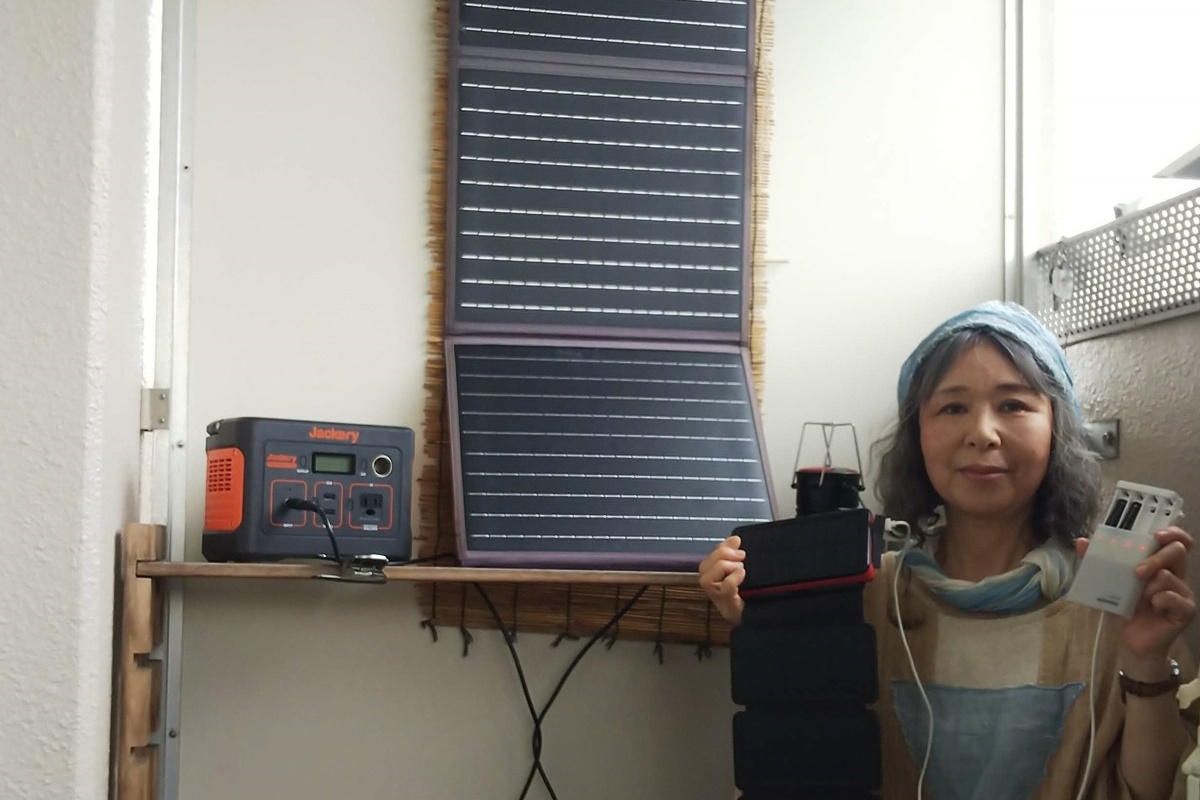 太陽光や人力発電システムで「電気代0円生活」を実現した女性