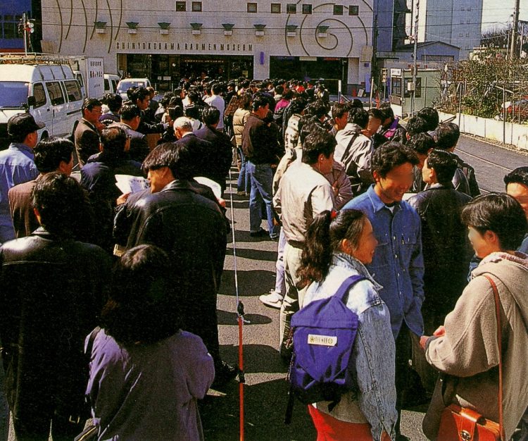 オープン当日。初日は入館に3時間待ちの行列ができた（写真提供／新横浜ラーメン博物館）