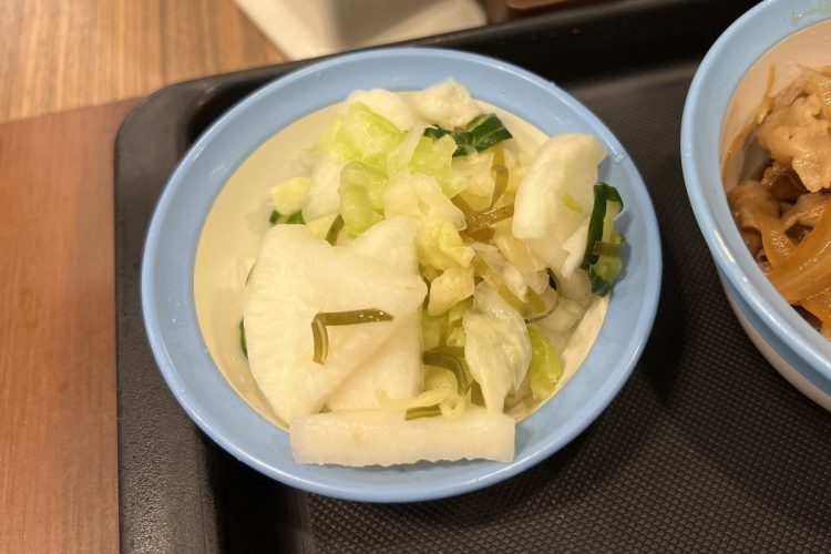 松屋の『焼鮭定食』についているお新香