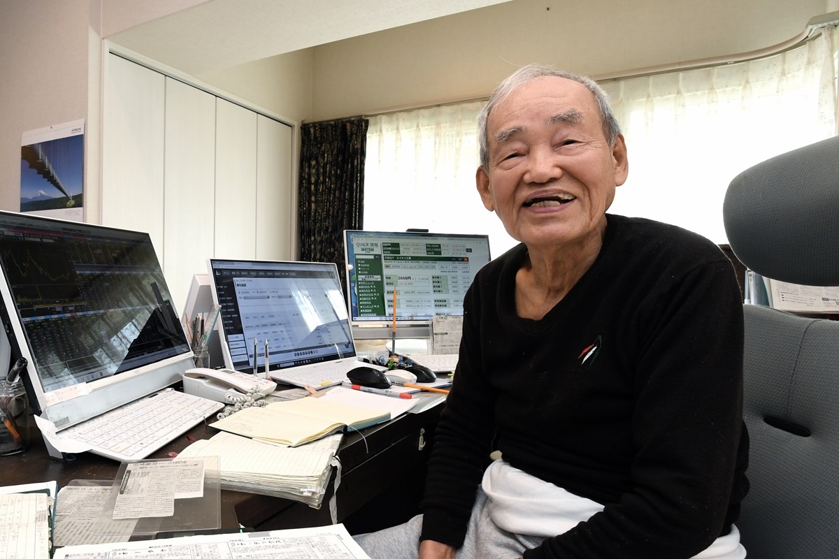 毎月6億円を動かす「87歳現役トレーダー」の日常に密着 「デイトレード