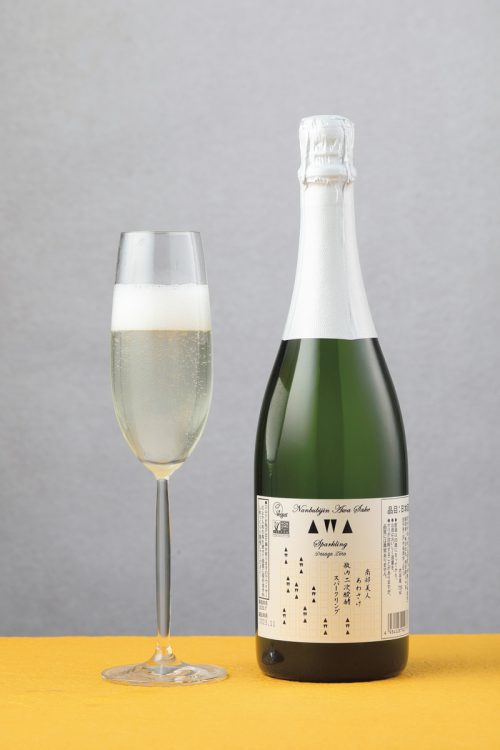 南部美人 あわさけスパークリング』南部美人（岩手県）5692円（720ml）：瓶内二次発酵から澱引きまでシャンパンの製法を取り入れた。心地よい吟醸香、甘さを抑えた繊細でドライな味わい