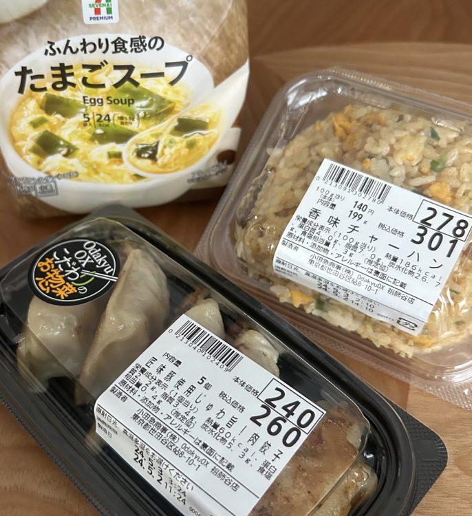 テイクアウト総菜（中食）：630円/1人※「Odakyu OX」および「セブン-イレブン」で購入。「ふんわり食感のたまごスープ」は5袋入344円