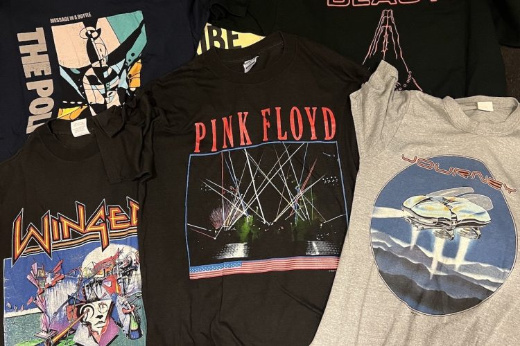ピンク・フロイドなど、Aさんが所有しているバンドTシャツの一部。このなかにお宝はあるのだろうか？