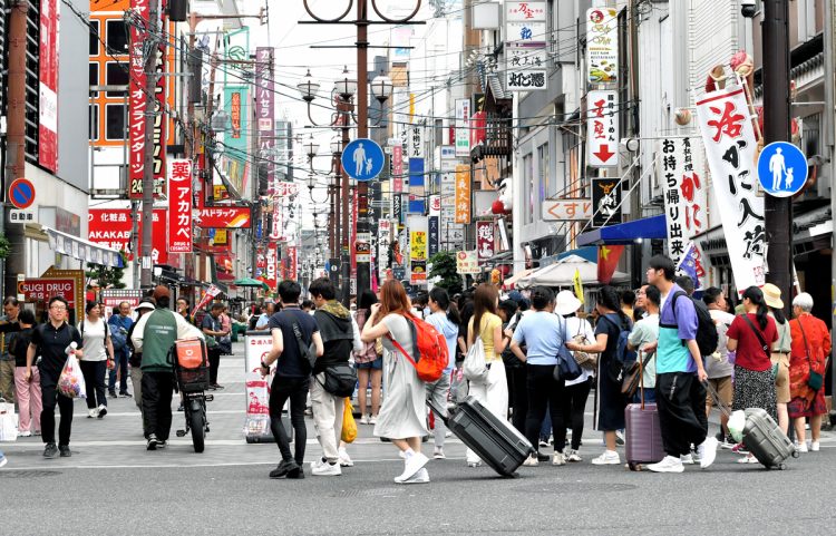 繁華街（道頓堀）に集まる外国人観光客