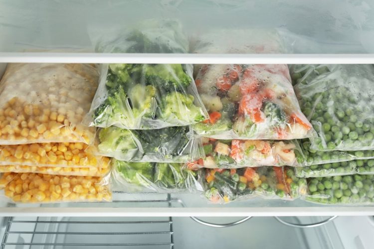 食材を無駄なく使い切るために野菜の冷凍保存も活用したい（写真：イメージマート）