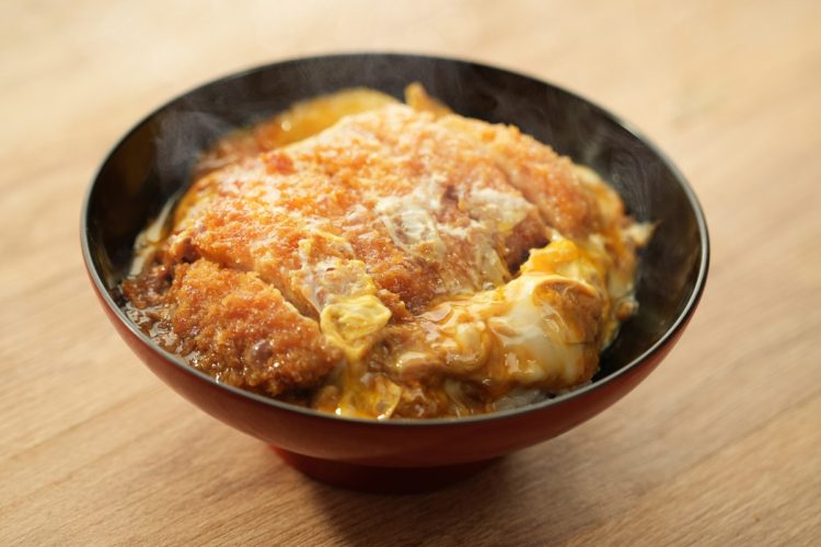 カツとじ丼　あおさ味噌汁付き（税込760円）