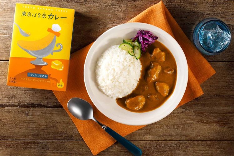 「東京ばな奈カレー パティシエ仕込み バナナとバターのチキンカレー」。盛り付けはイメージ（写真提供／グレープストーン）