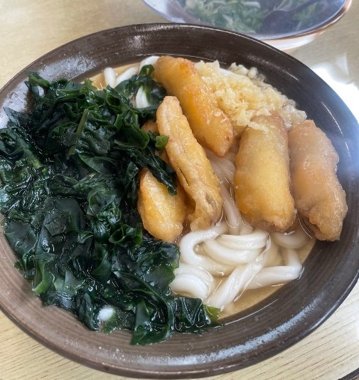 茹でたての麺を楽しめる「釜揚げ牧のうどん」