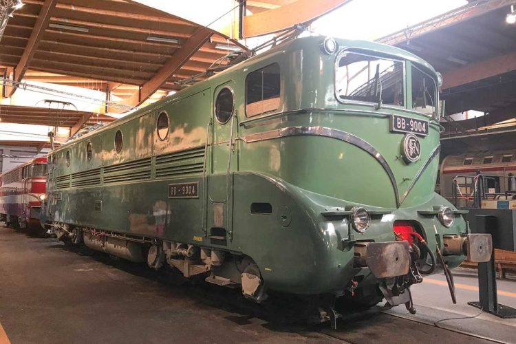 1955年に鉄道世界最速記録（331km/h）を樹立した電気機関車。シテ・デュ・トラン（フランス鉄道博物館）にて筆者撮影