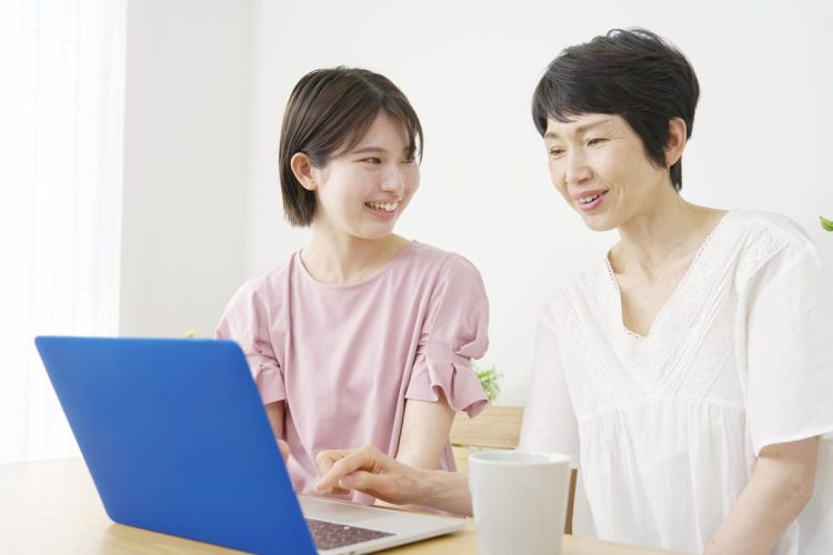 子供が社会に出る前に、親子でお金のことについて話す機会を持っておきたい（写真：イメージマート）