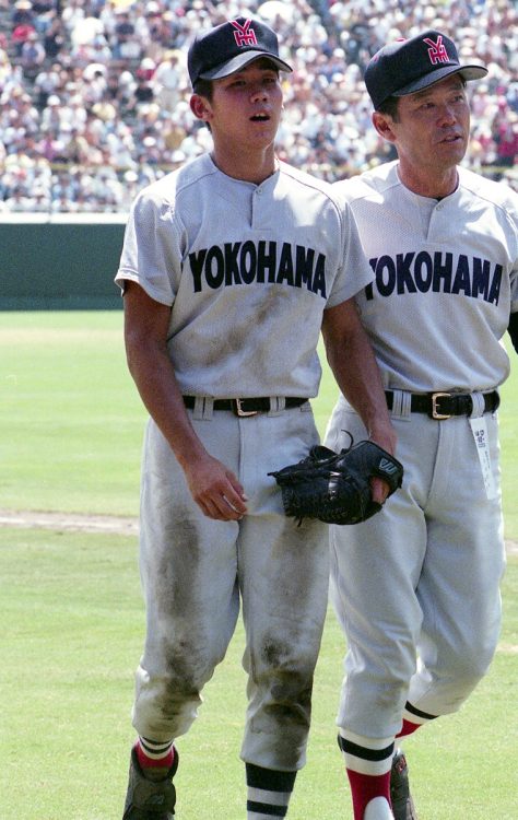 1998年、横浜高校（神奈川）の松坂大輔が準々決勝で延長17回の熱投。「平成の怪物」に（時事通信フォト）