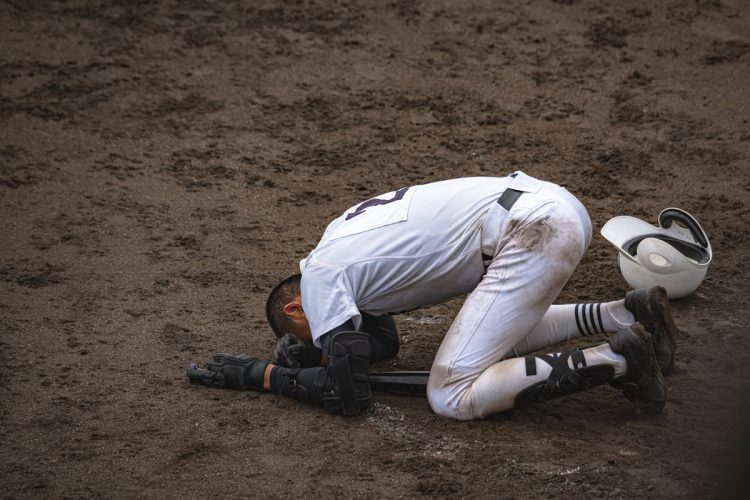 汗と涙の野球生活を通じて手に入れたものは、勝利の喜びや仲間との絆だけではない（イメージ）