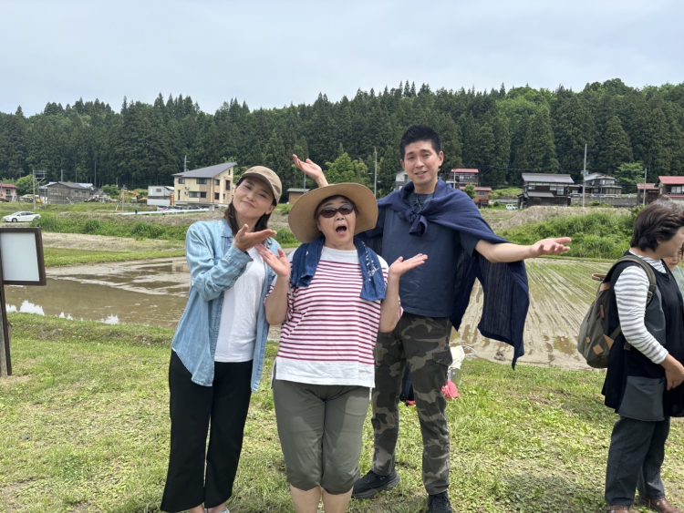 金子さんの地元・新潟県で行われたイベントで、宮崎・金子夫妻と出会ったオバ記者