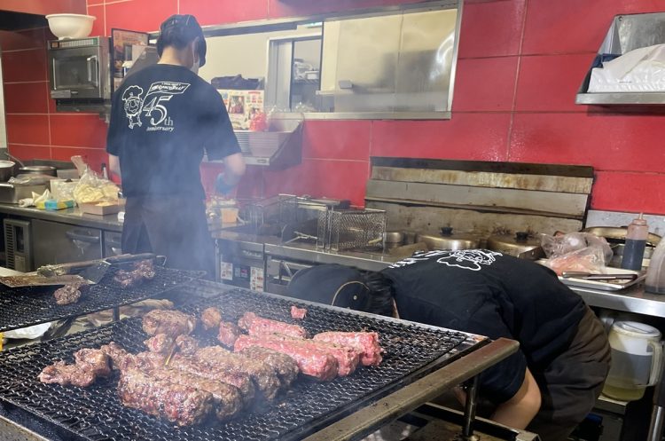 ステーキ店が逆風のなか、健闘するブロンコビリー（新小岩店、以下同）