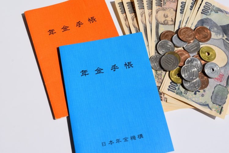 政府の年金財政検証からは、今後「食べていくために働き続けなければならない」高齢者の激増が予想される