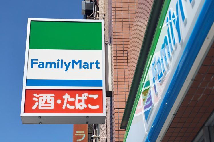 ファミマの「コンビニエンスウェア」は何が違うのか（時事通信フォト）