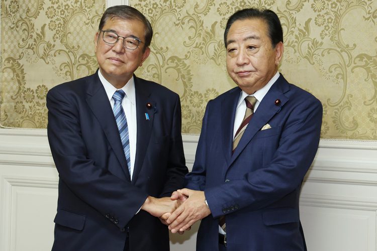 ともに1957年生まれ、知らぬ仲ではない石破茂・首相（左）と野田佳彦・代表（時事通信フォト）