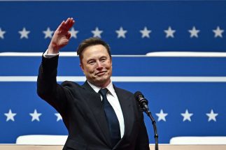 イーロン・マスク氏、トランプ氏肝煎りのAI開発巨額投資計画に横槍　事業の中心・オープンAIのサム・アルトマンCEOとは犬猿の仲、その仲間の孫正義氏にも噛みつく