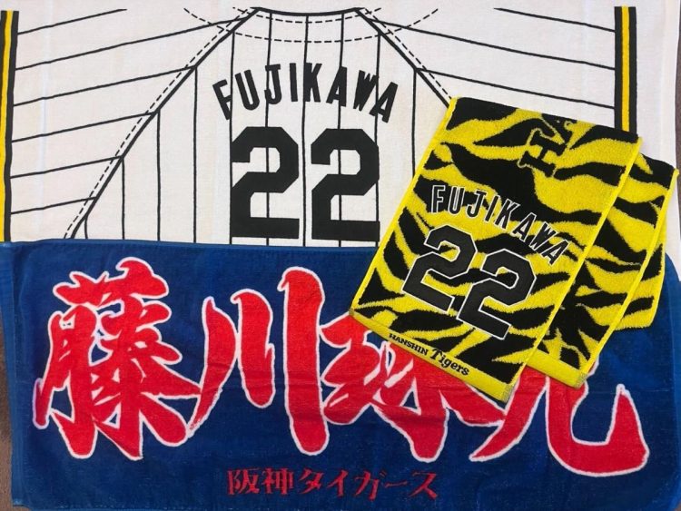 藤川新監督のグッズに注目が集まっている