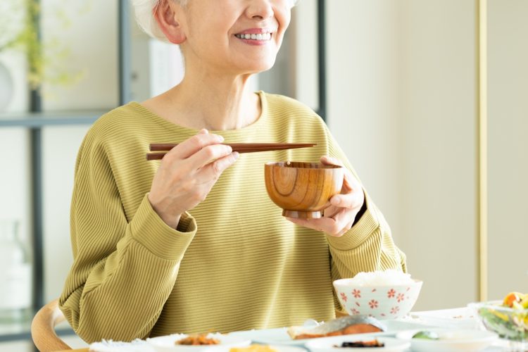 年金だけでは老後の出費はまかなえない？（写真：イメージマート）