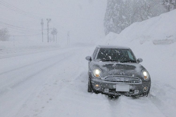 10cmほどの深雪でも、躊躇なく走れる。ただあまり無理をするとお腹を擦ったり、亀の子になってスタックする可能性もあるので、注意が必要