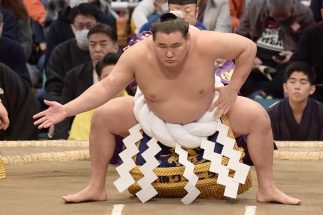 《幕内力士の収入一覧を大公開》途中休場の横綱・豊昇龍は「そんなに稼げていない」実態、年収は4600万円＋α、「持ち給金」「懸賞金」で横綱を上回る平幕力士も存在する複雑怪奇な給料事情