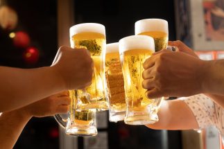 大学で衰退する“教員と学生の飲み会文化”　「女子学生との飲み会は絶対にやらない」「写真を撮られたら悪用されかねない」…リスク管理に頭を悩ませる男性教員たちの本音